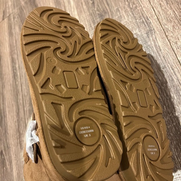 Kirkland Kid’s Shearling Boots - Picture 5 of 5